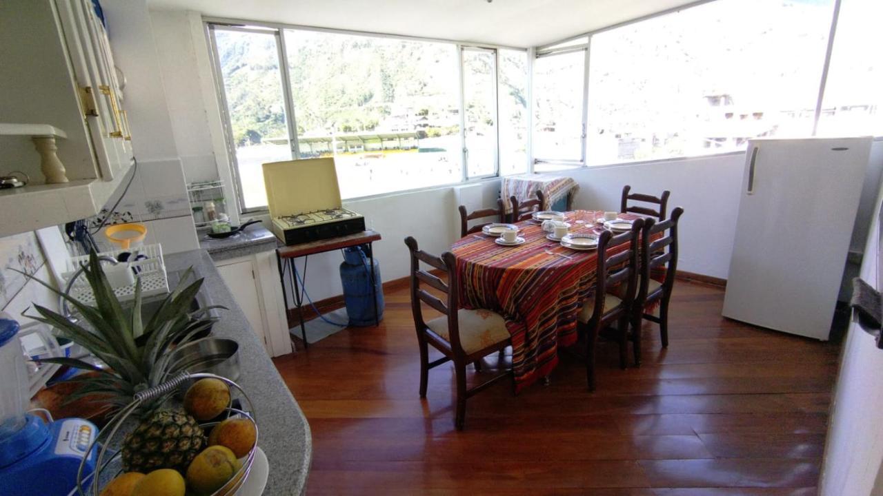 Mayra'S Apartments And Spanish School بانيوس المظهر الخارجي الصورة