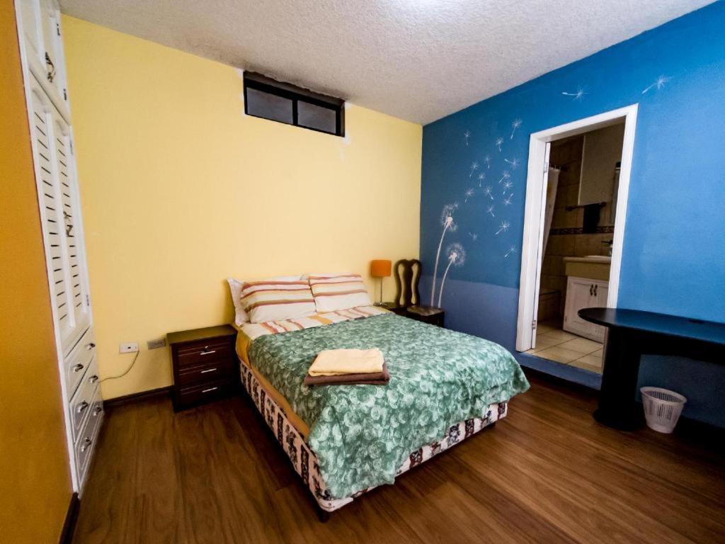 Mayra'S Apartments And Spanish School بانيوس المظهر الخارجي الصورة