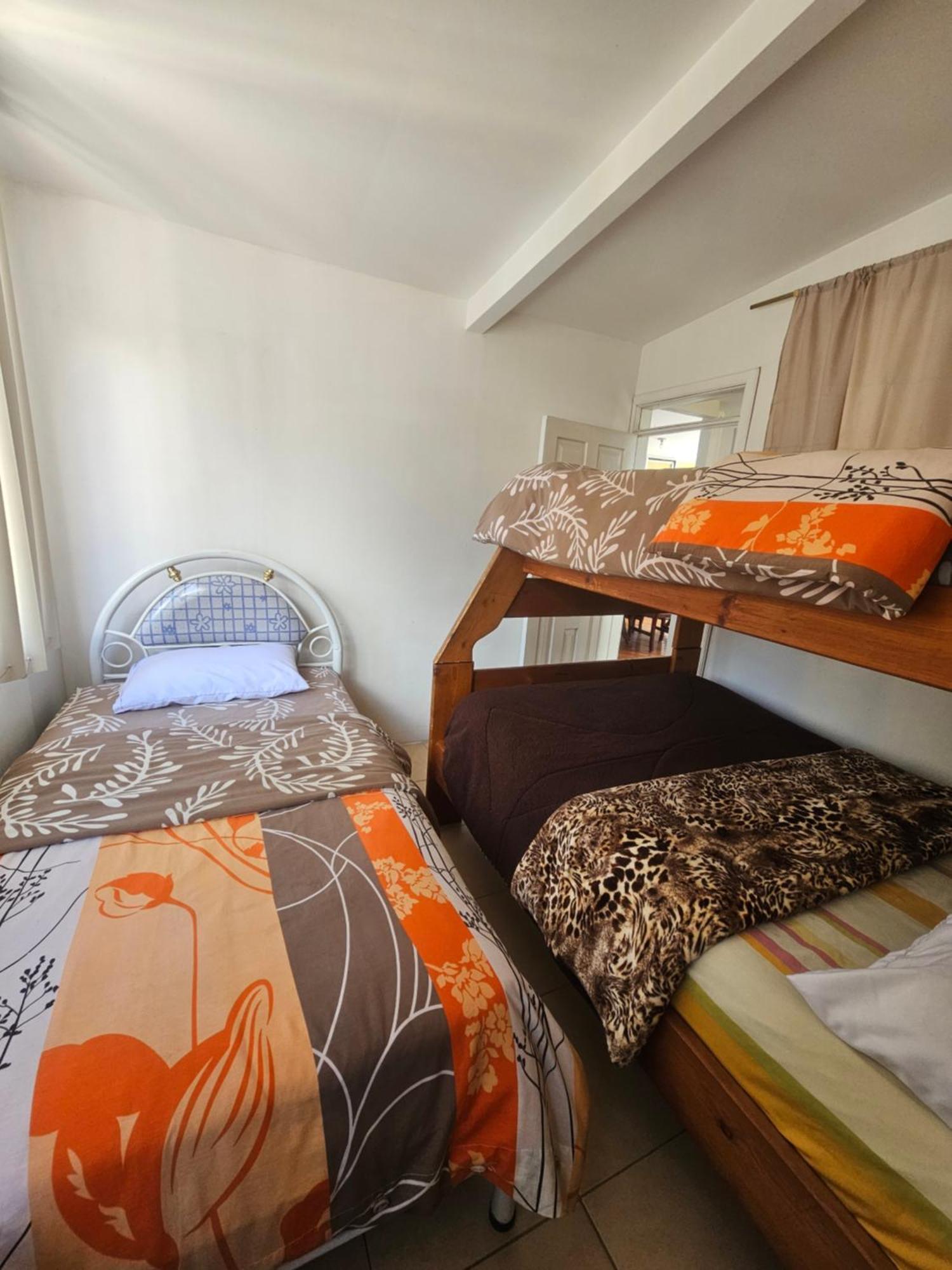 Mayra'S Apartments And Spanish School بانيوس المظهر الخارجي الصورة