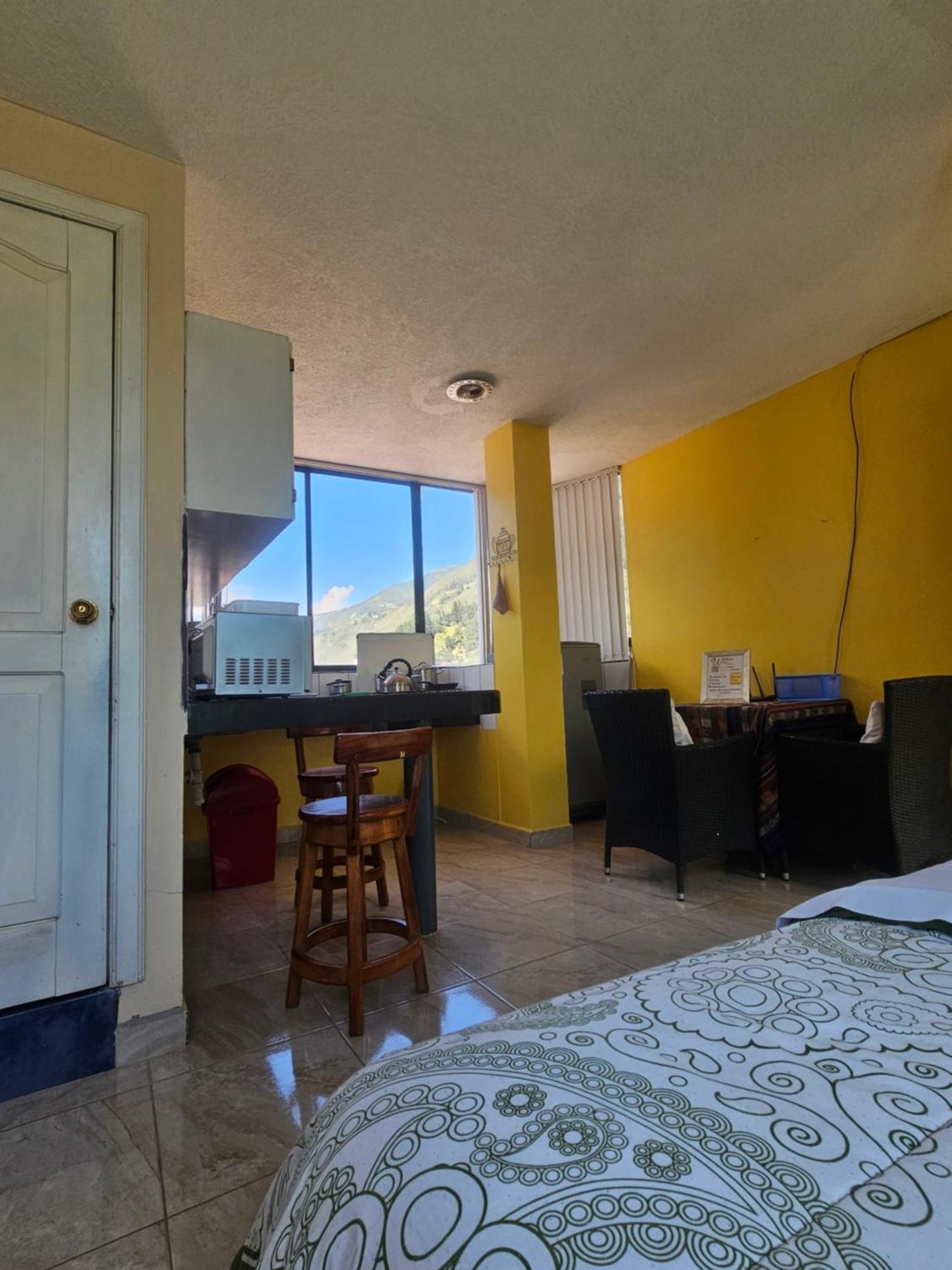 Mayra'S Apartments And Spanish School بانيوس المظهر الخارجي الصورة
