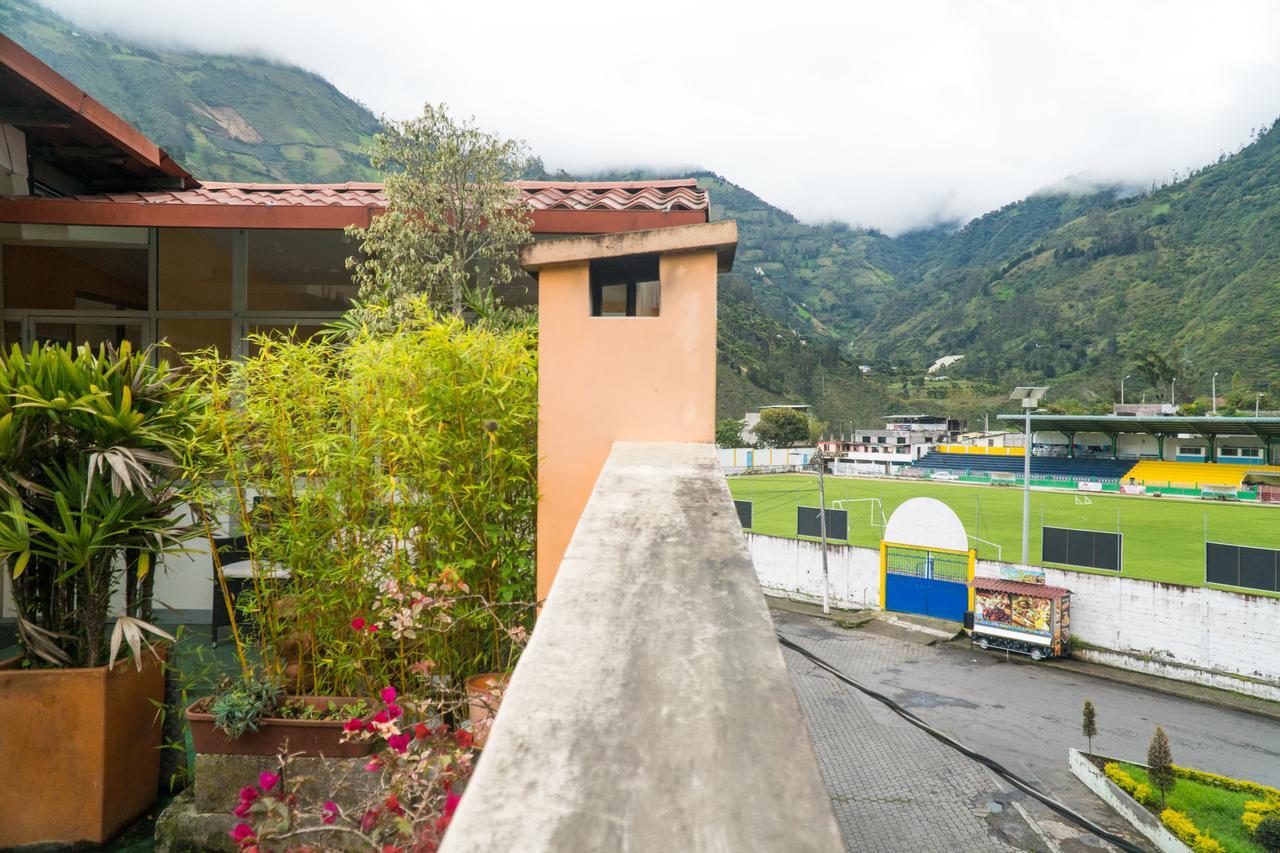 Mayra'S Apartments And Spanish School بانيوس المظهر الخارجي الصورة
