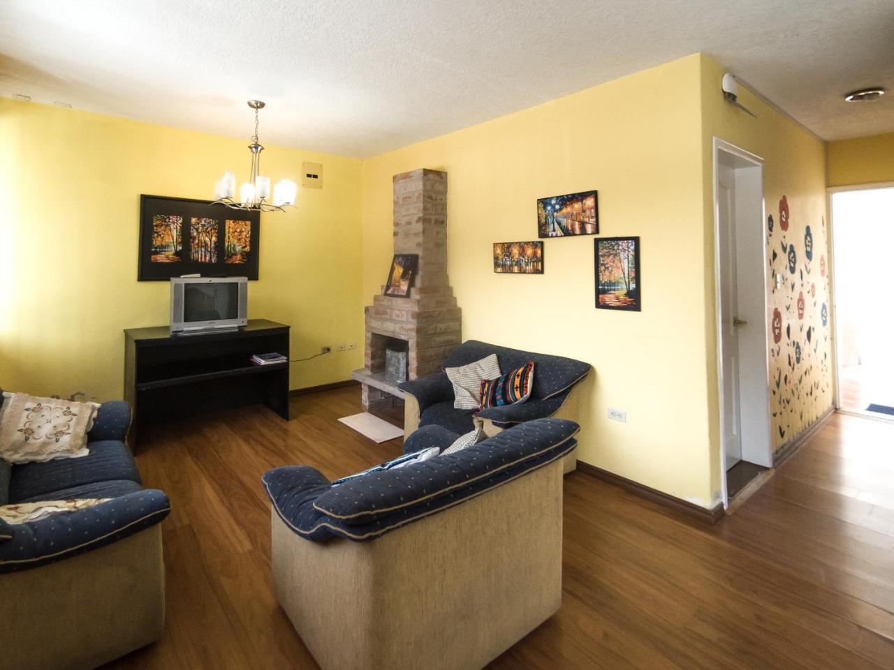 Mayra'S Apartments And Spanish School بانيوس المظهر الخارجي الصورة